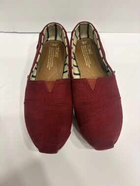 TOMS Women's Slip-On in Burgundy Red Canvaa size 8W